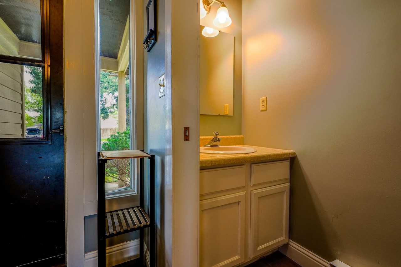 1612 W Olive St #6 - Photo 5 of 20