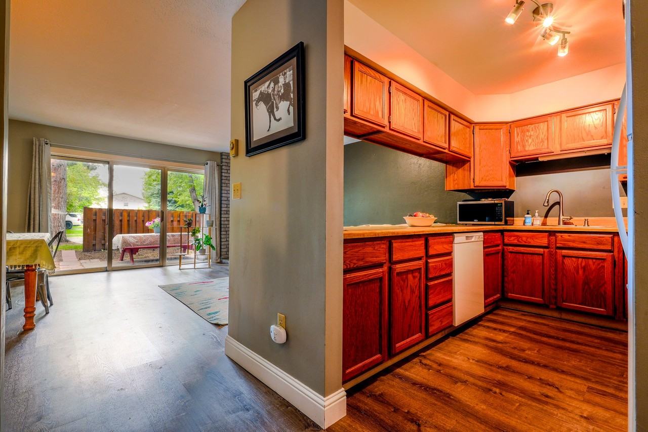 1612 W Olive St #6 - Photo 6 of 20