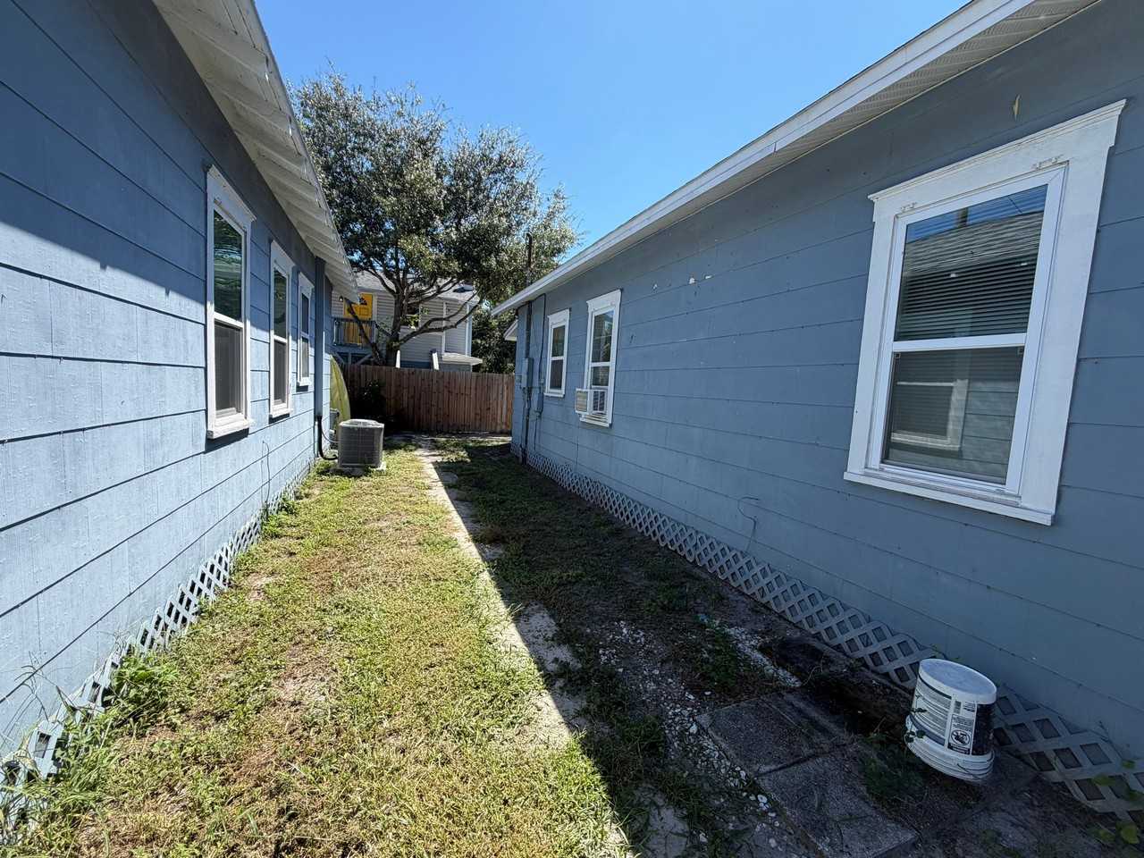 823 14th St N - Photo 3 of 20