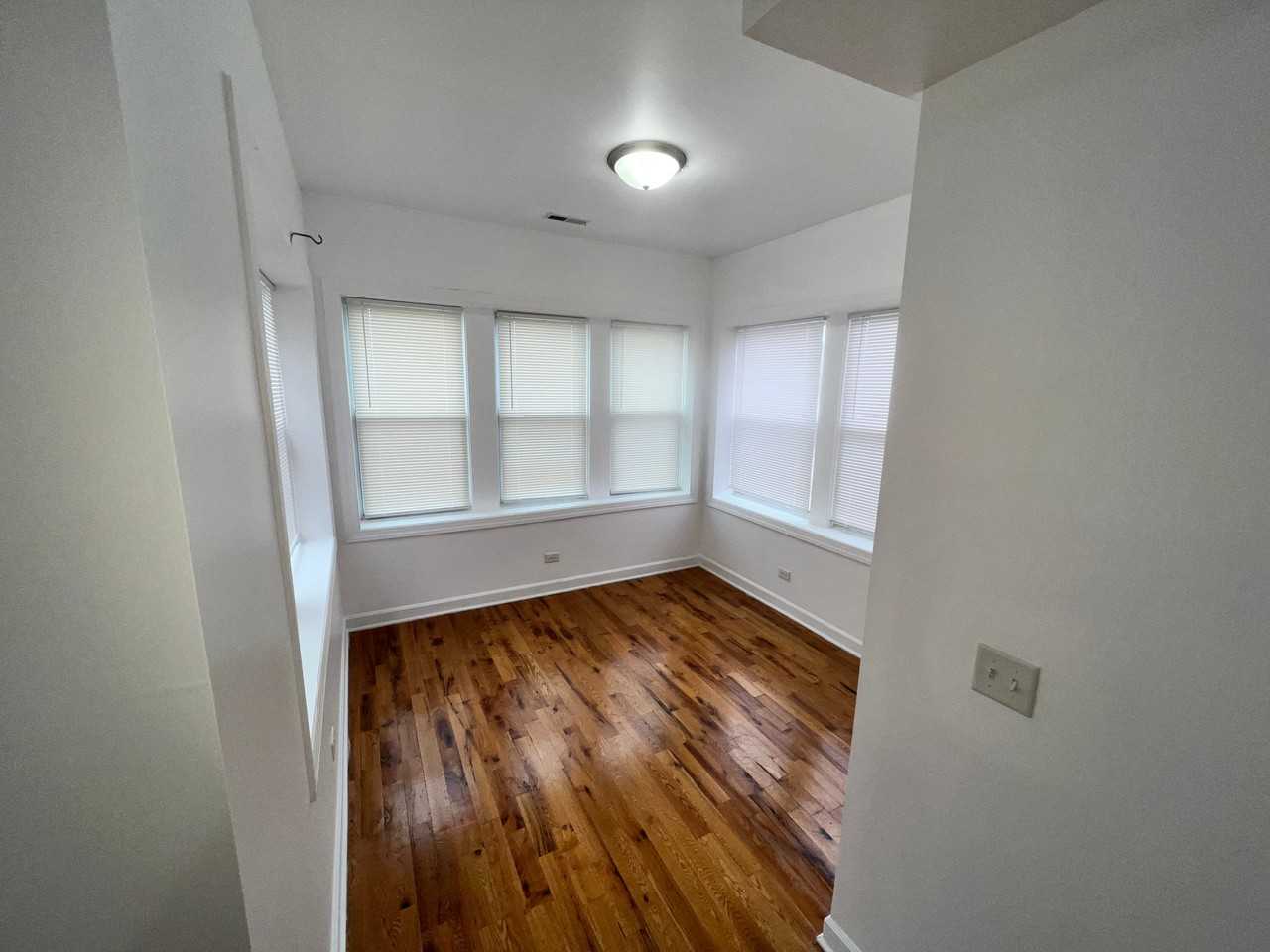 3911 W 14th St #3 - Photo 4 of 18