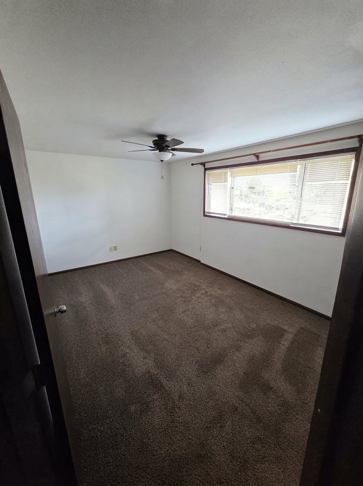 230 Sw Maple St #220A - Photo 7 of 11