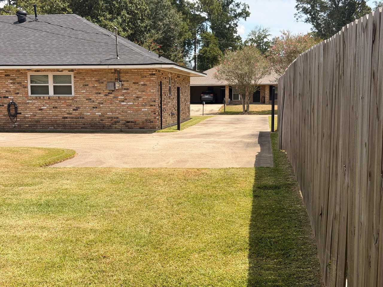 347 Corby Dr - Photo 2 of 3
