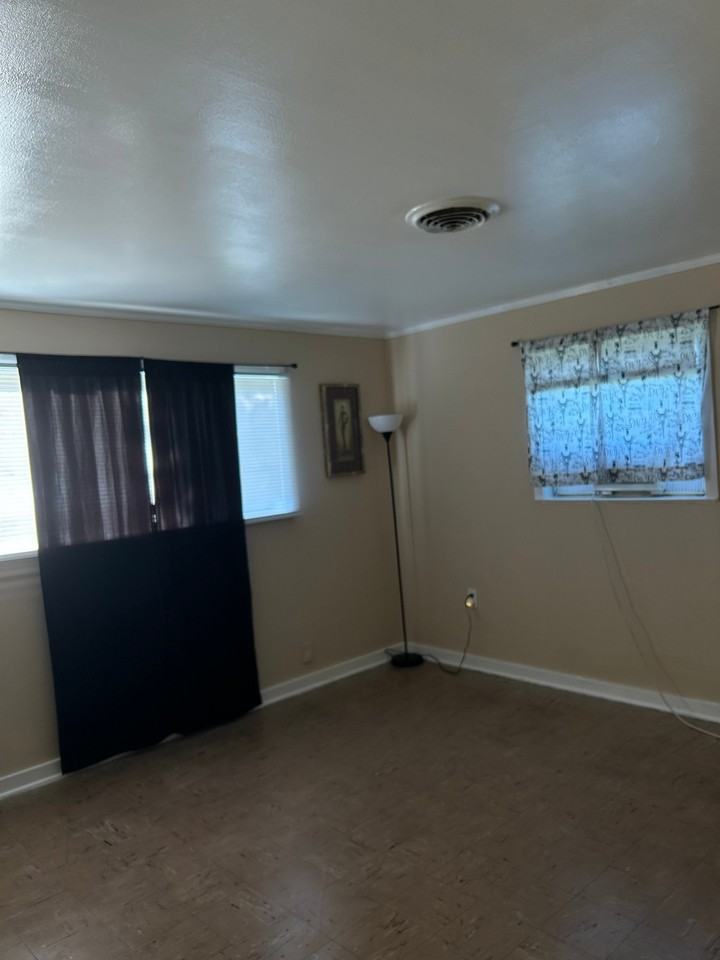 1121 Sumner St - Photo 3 of 10