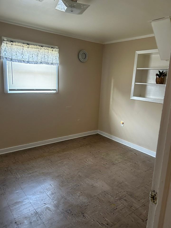 1121 Sumner St - Photo 4 of 10