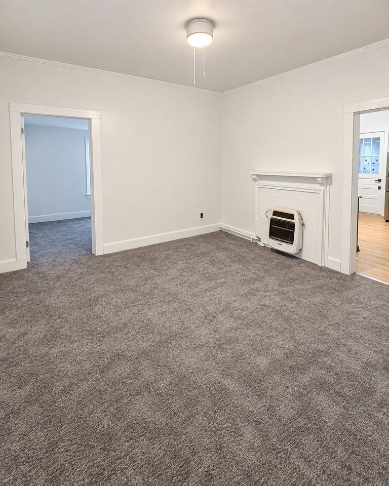 304 Oliver St - Photo 6 of 20