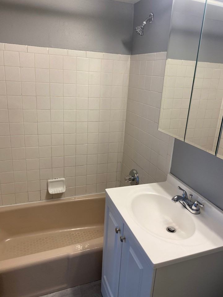 7041 170th St #1N - Photo 6 of 12