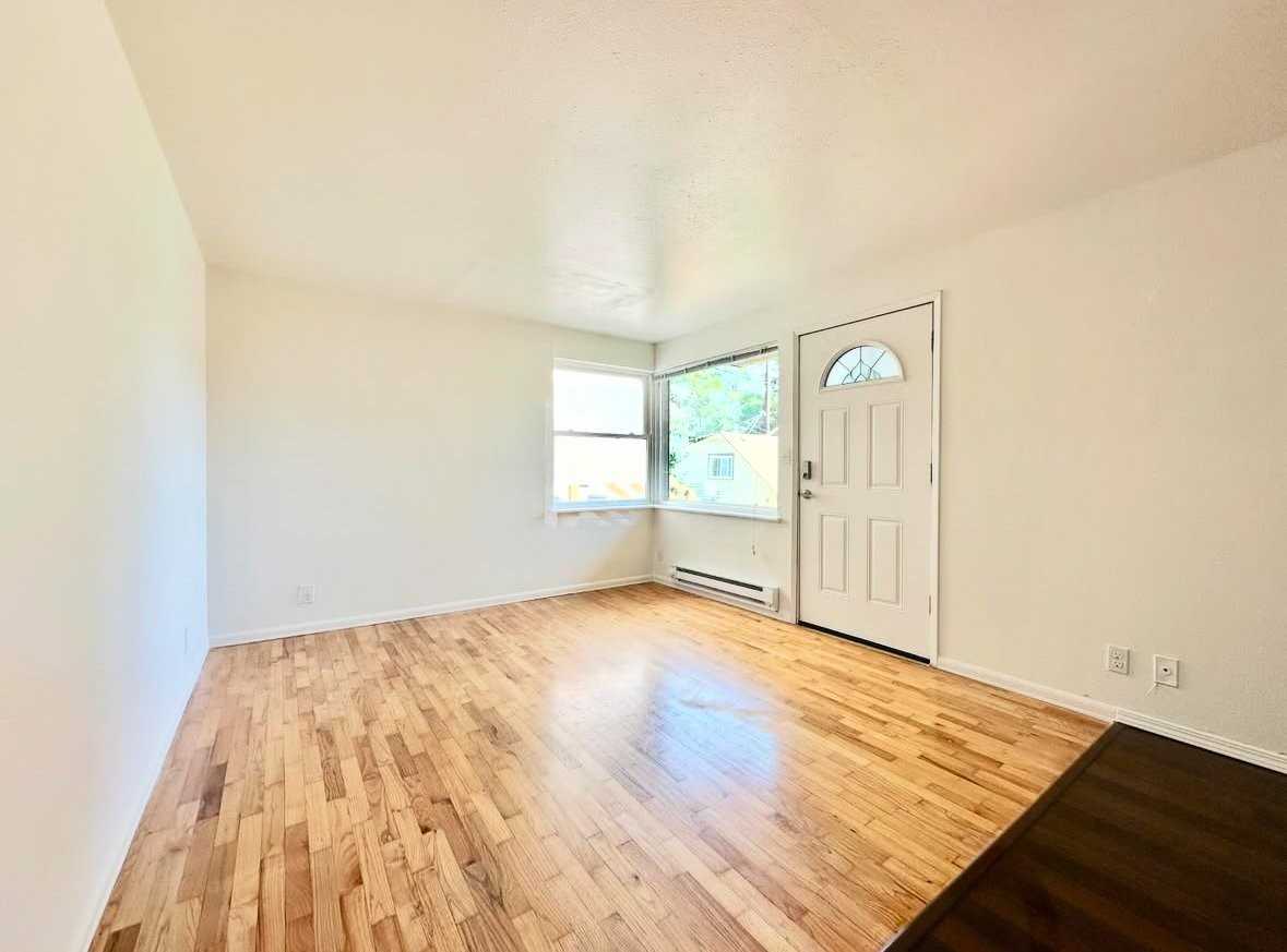 5101 Ravenna Ave Ne #6 - Photo 2 of 10