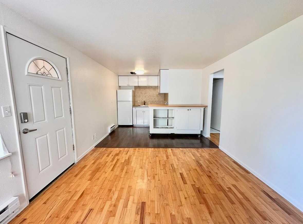 5101 Ravenna Ave Ne #6 - Photo 3 of 10
