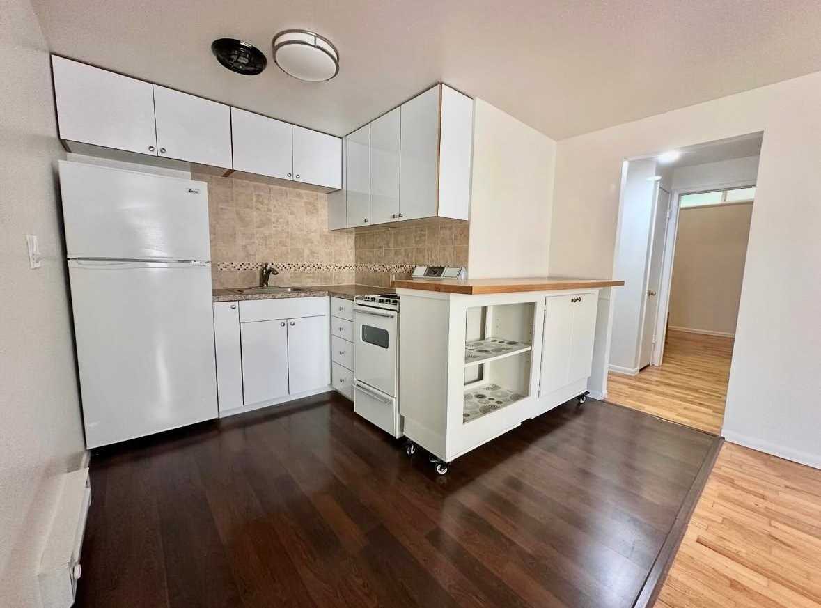 5101 Ravenna Ave Ne #6 - Photo 4 of 10