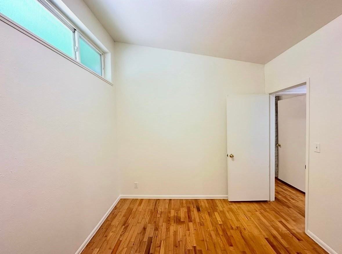 5101 Ravenna Ave Ne #6 - Photo 6 of 10