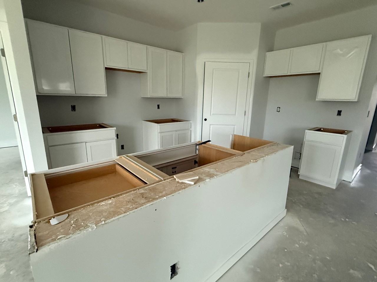 513 Claire Dr - Photo 2 of 6