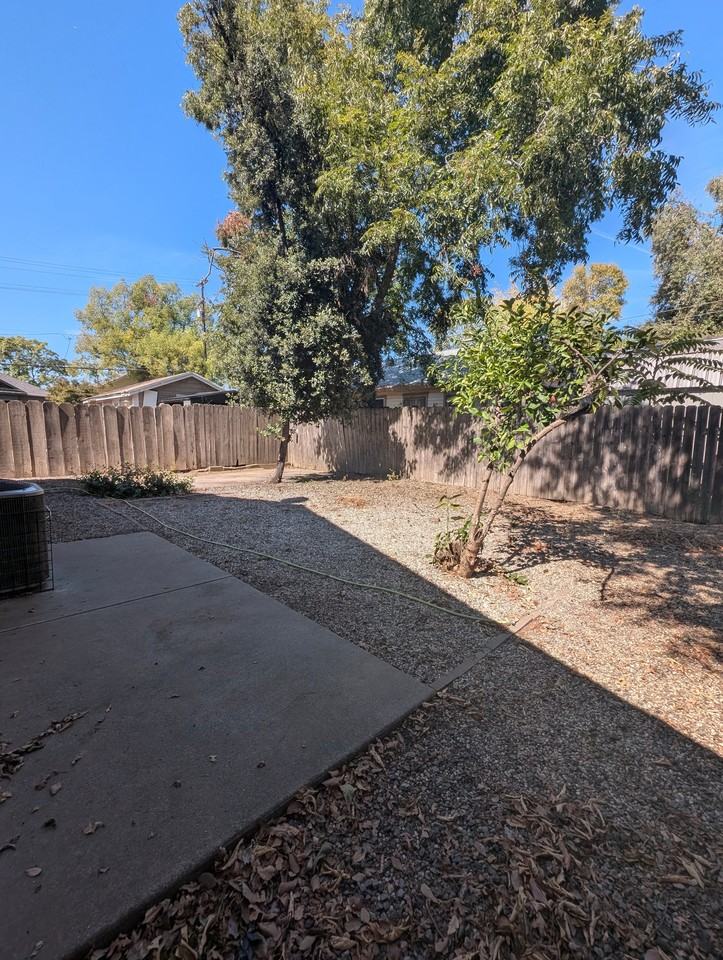 930 Bird St - Photo 2 of 15