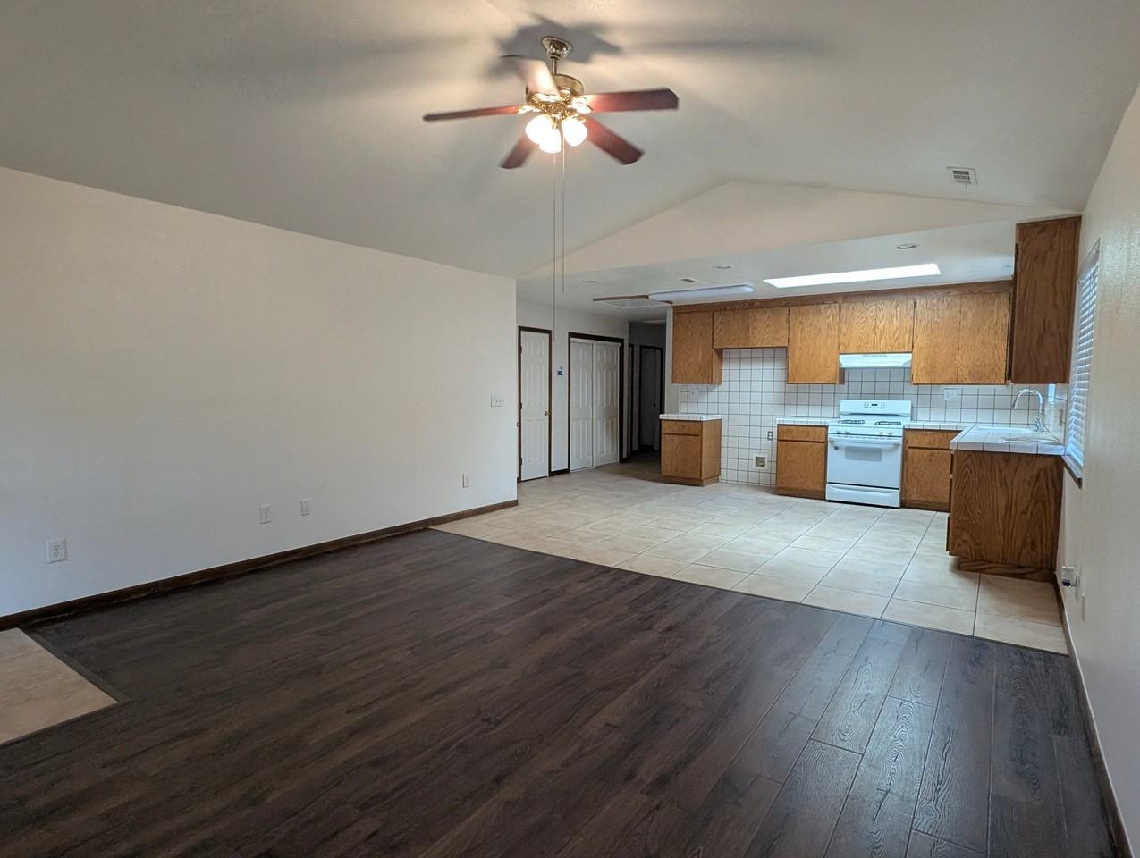 930 Bird St - Photo 4 of 15