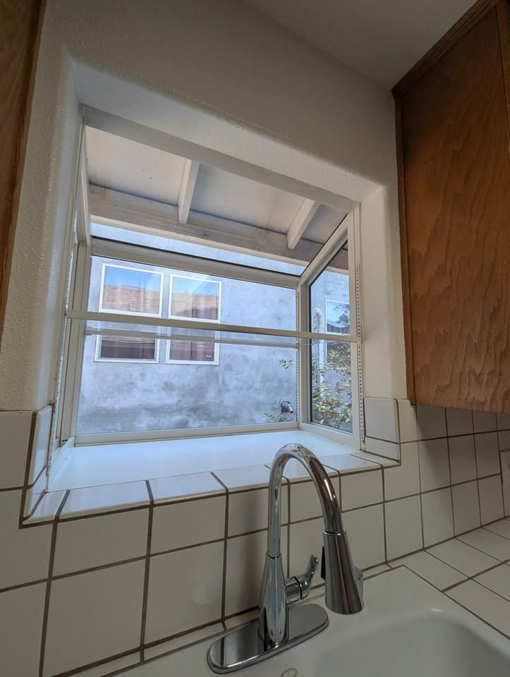 930 Bird St - Photo 5 of 15