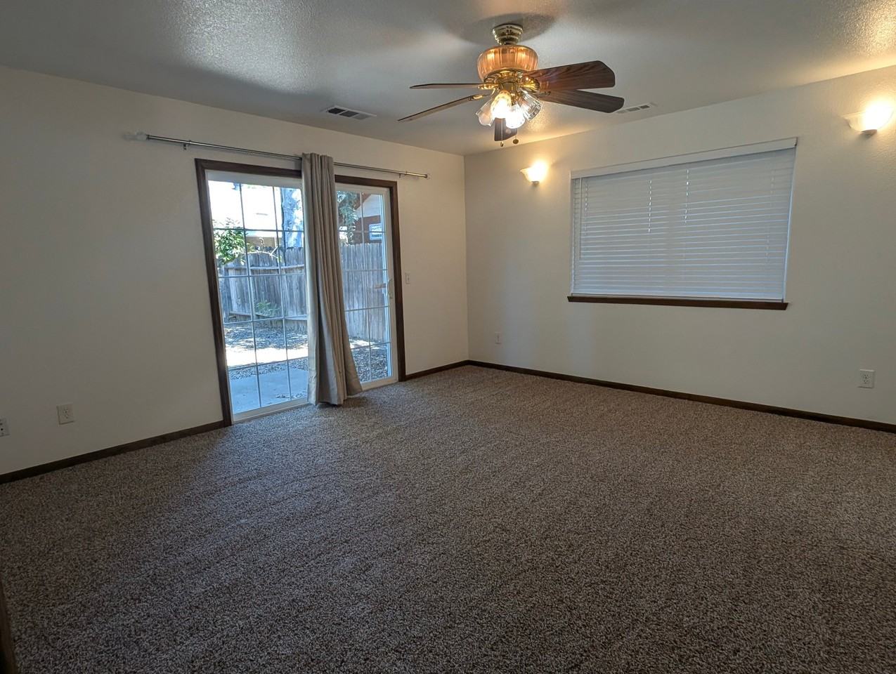 930 Bird St - Photo 6 of 15