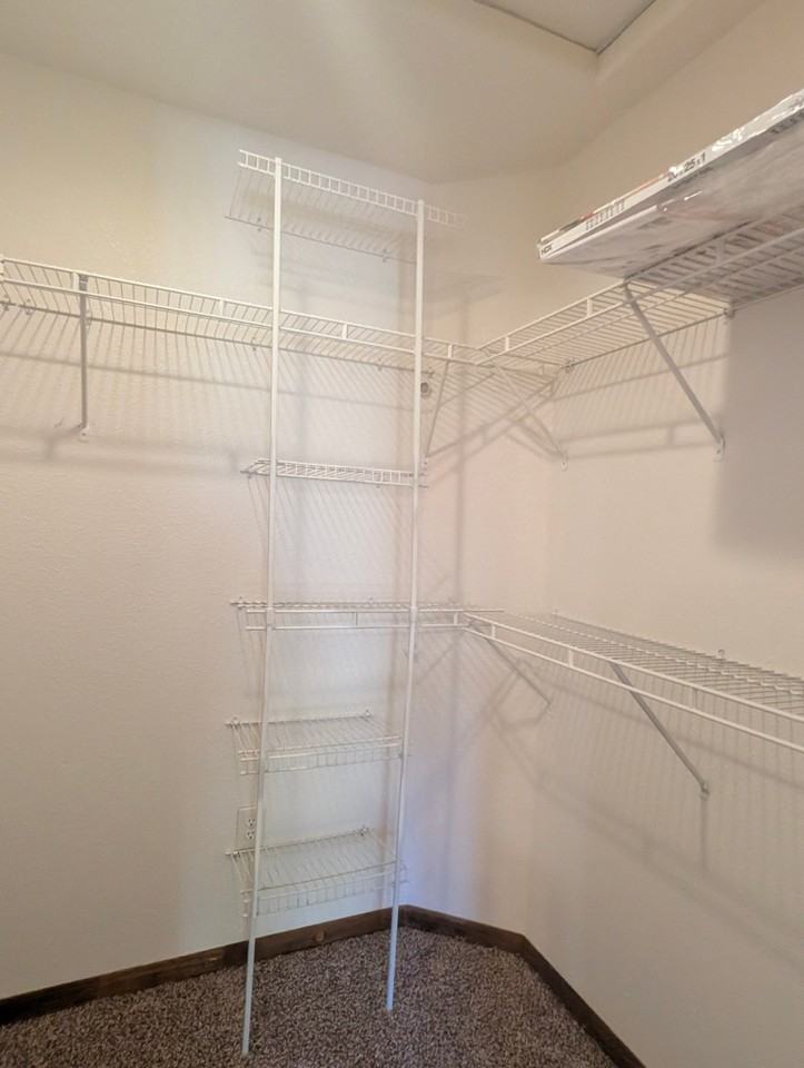 930 Bird St - Photo 7 of 15