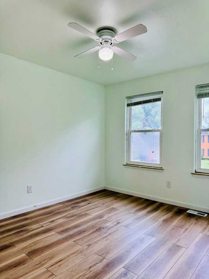 3646 Sylvan Ct - Photo 3 of 5