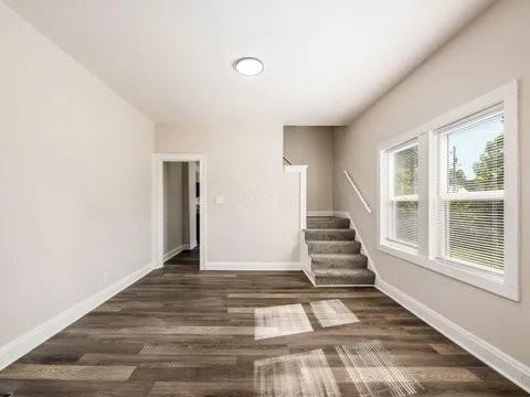154 N Central Ave - Photo 4 of 19