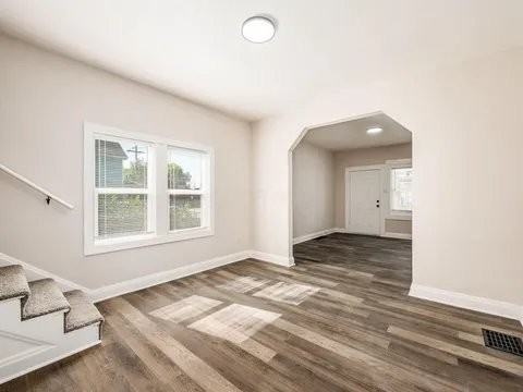 154 N Central Ave - Photo 5 of 19