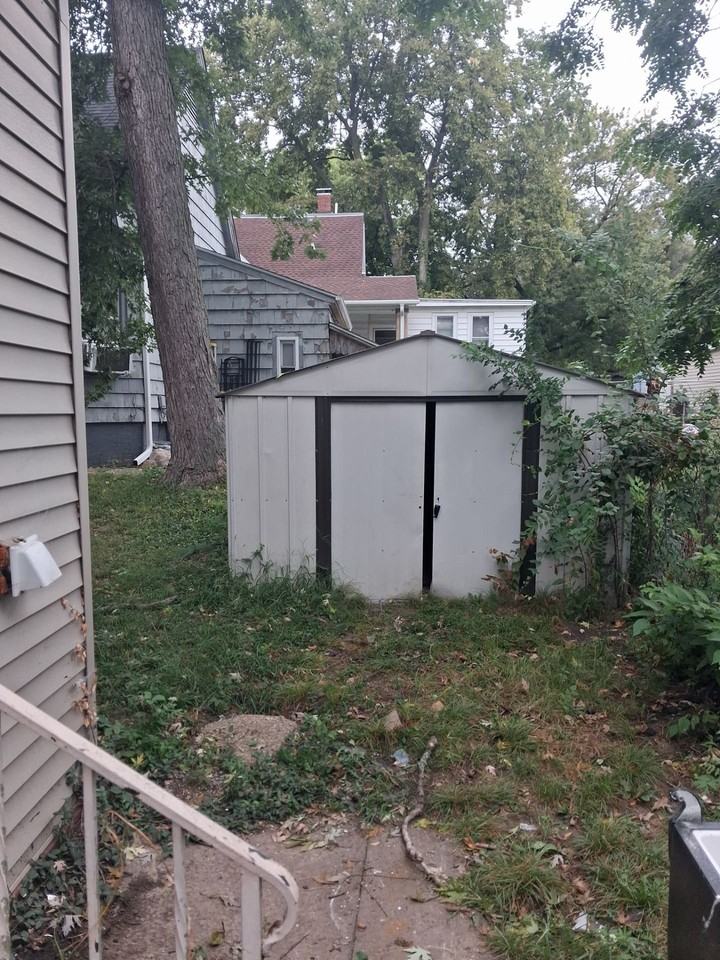 512 Fairholm Ave - Photo 3 of 32