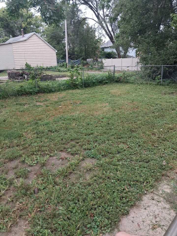512 Fairholm Ave - Photo 4 of 32