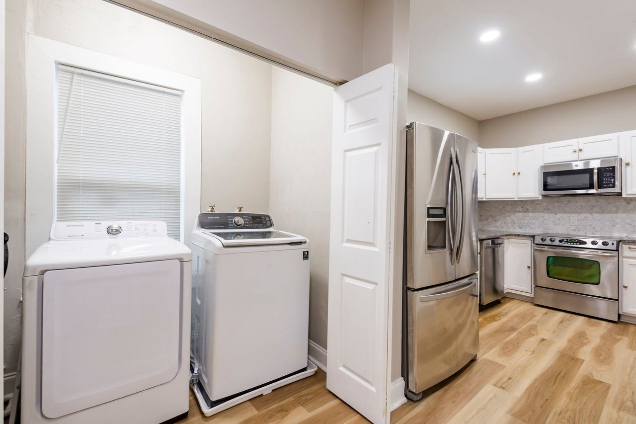 2701 E Columbus Dr - Photo 3 of 9
