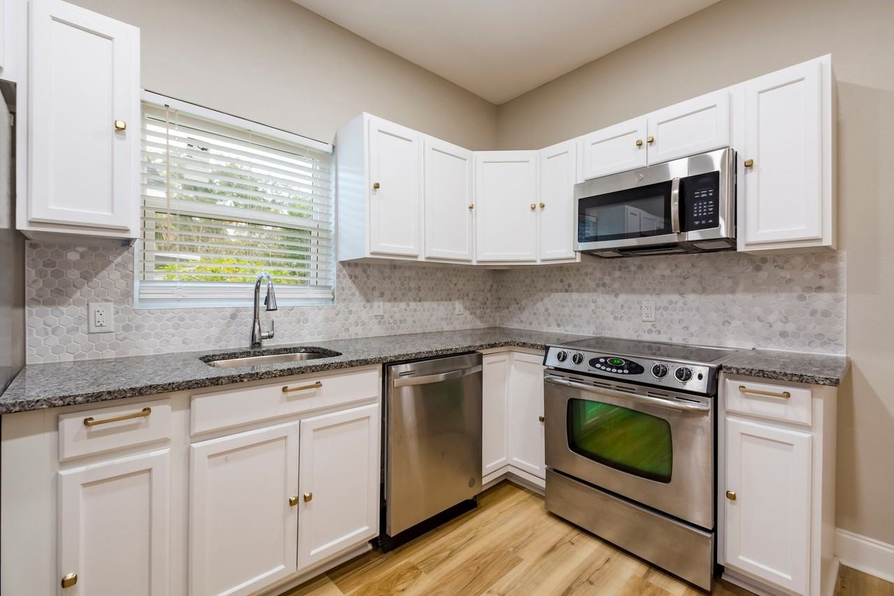 2701 E Columbus Dr - Photo 4 of 9