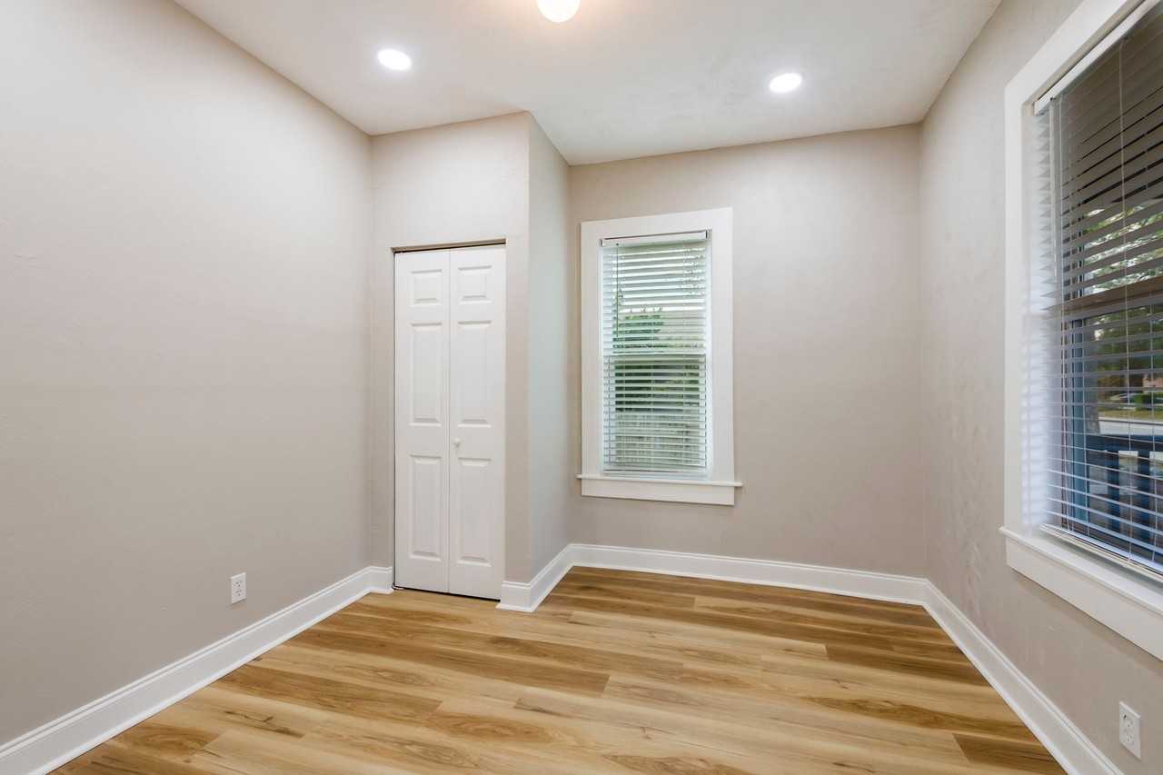 2701 E Columbus Dr - Photo 6 of 9