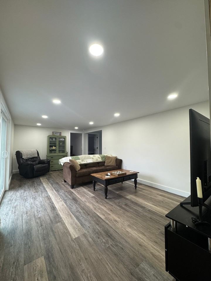 587 Middleline Rd - Photo 5 of 15