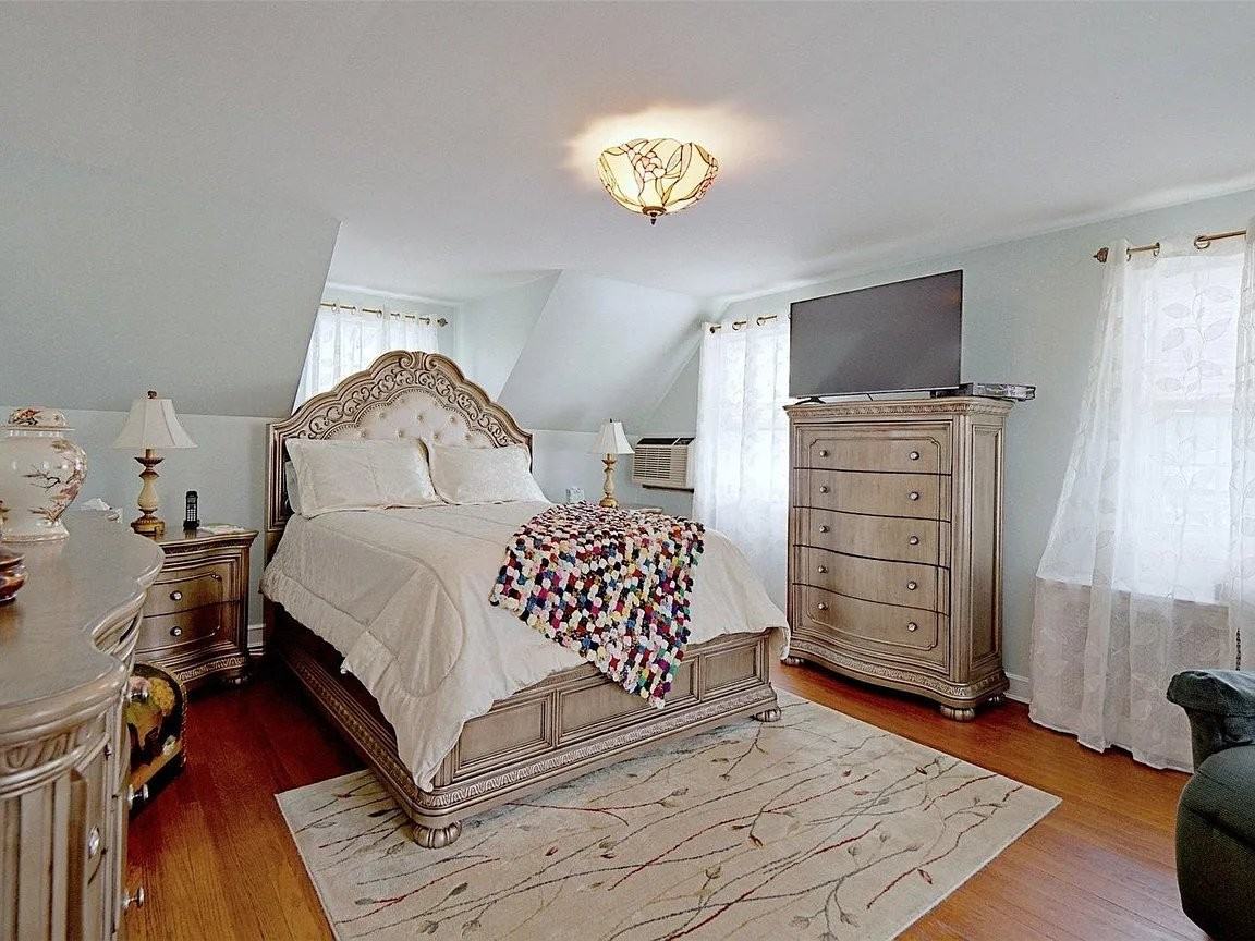 160 Cedar St - Photo 6 of 10