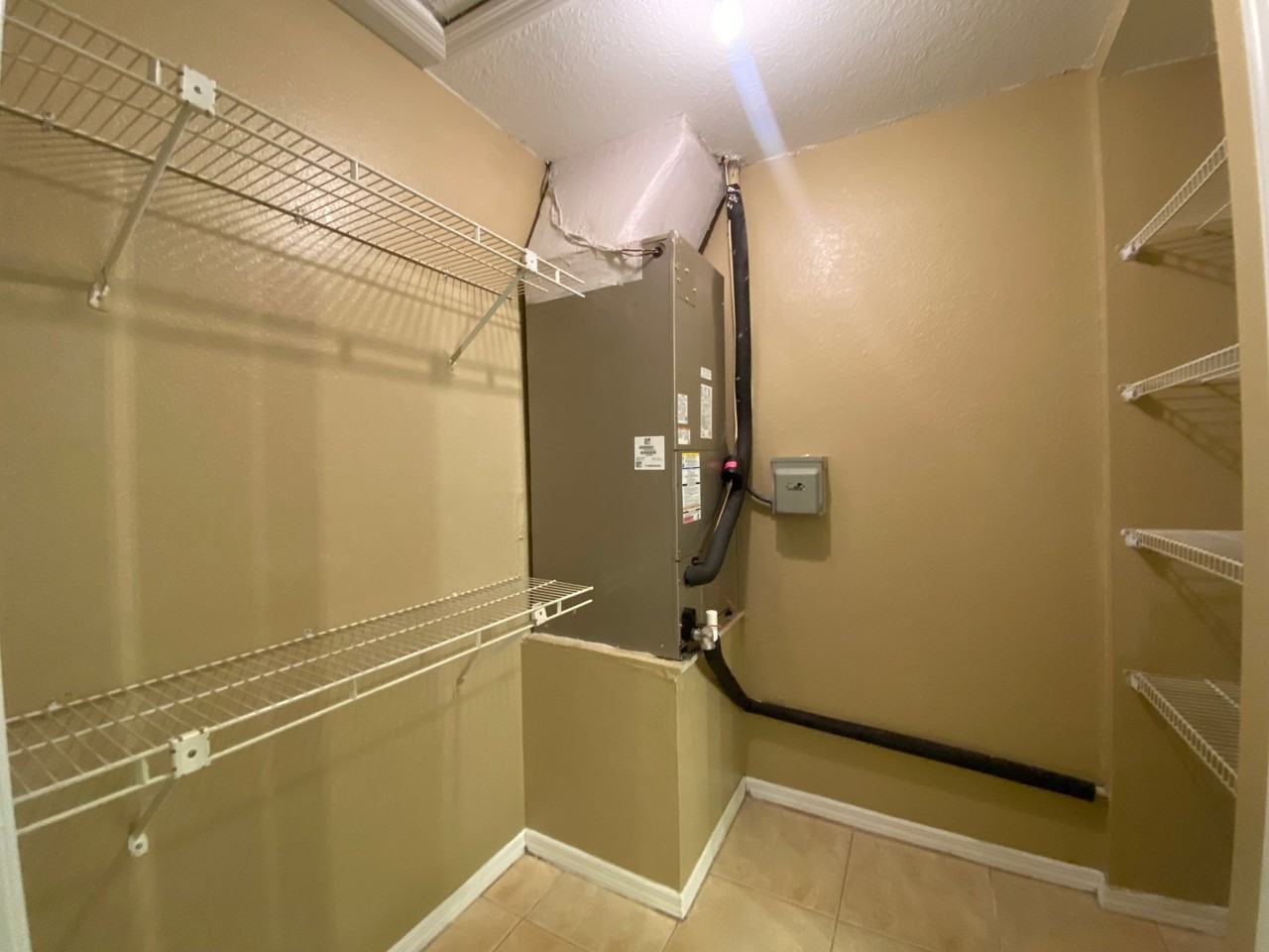 10401 County Lake Dr - Photo 6 of 17
