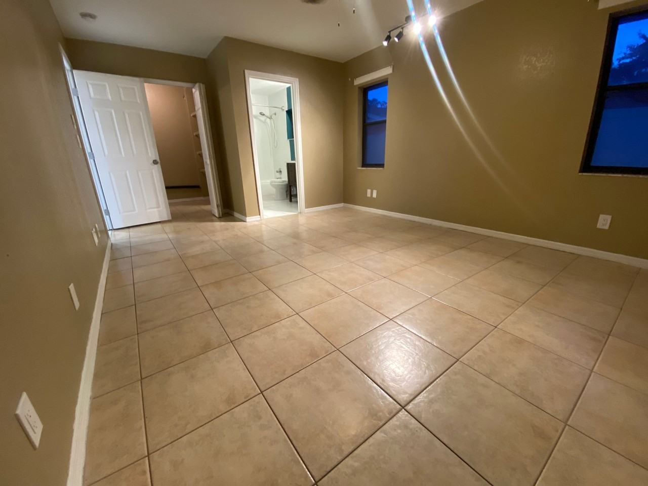 10401 County Lake Dr - Photo 7 of 17