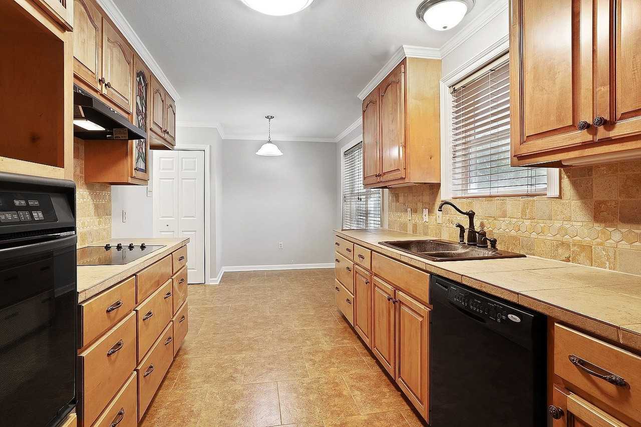 1854 Peck Dr - Photo 3 of 15