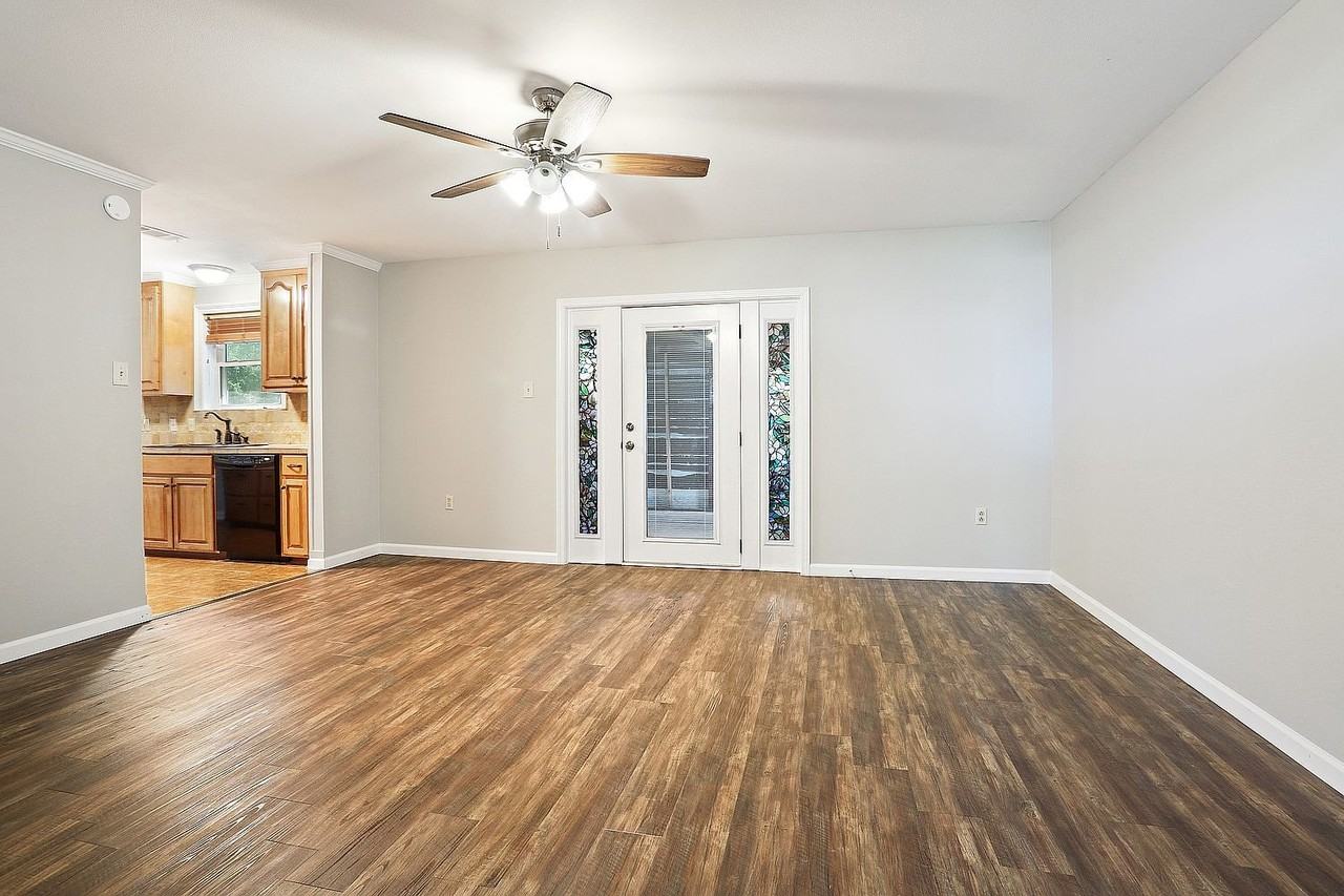 1854 Peck Dr - Photo 5 of 15