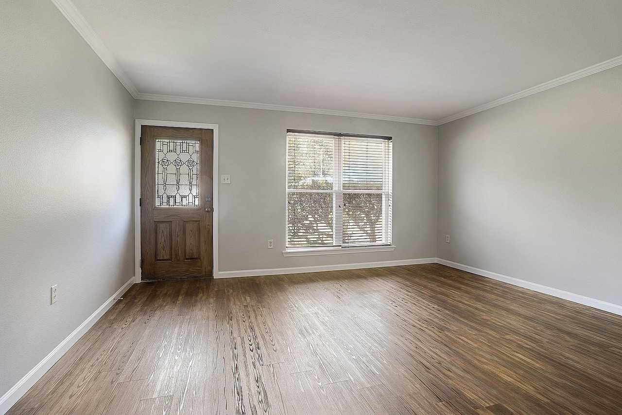 1854 Peck Dr - Photo 6 of 15