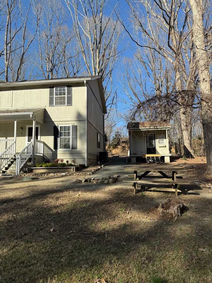 925 Shadylawn Rd #B - Photo 2 of 20