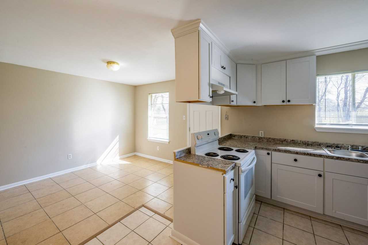 912 Patricia St - Photo 3 of 7