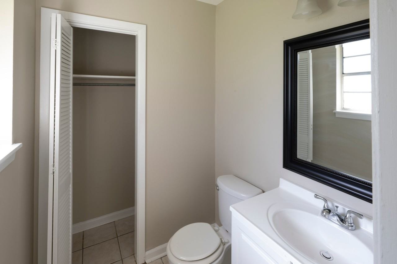 912 Patricia St - Photo 5 of 7