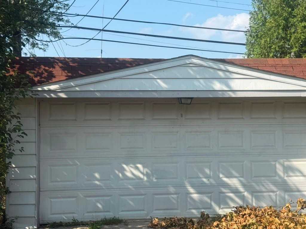 15811 Maplewood Ave - Photo 3 of 20