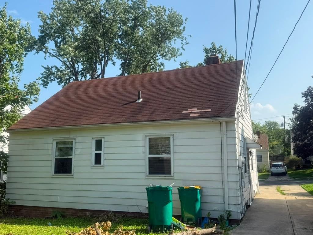 15811 Maplewood Ave - Photo 4 of 20
