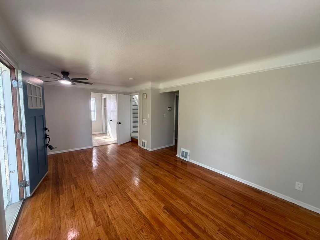 15811 Maplewood Ave - Photo 6 of 20