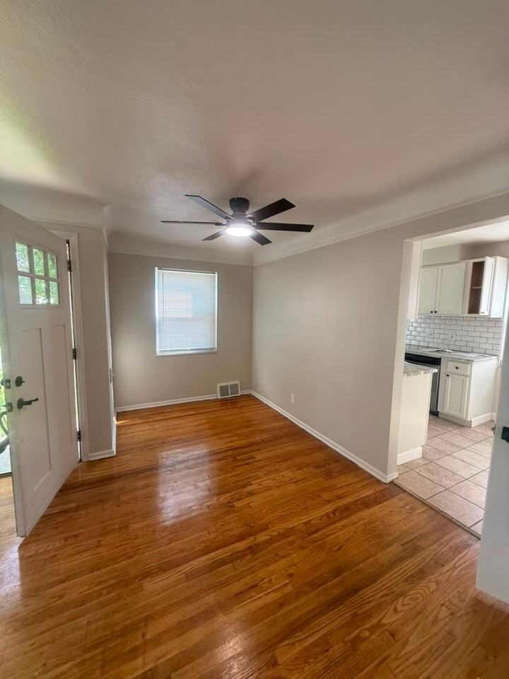15811 Maplewood Ave - Photo 7 of 20