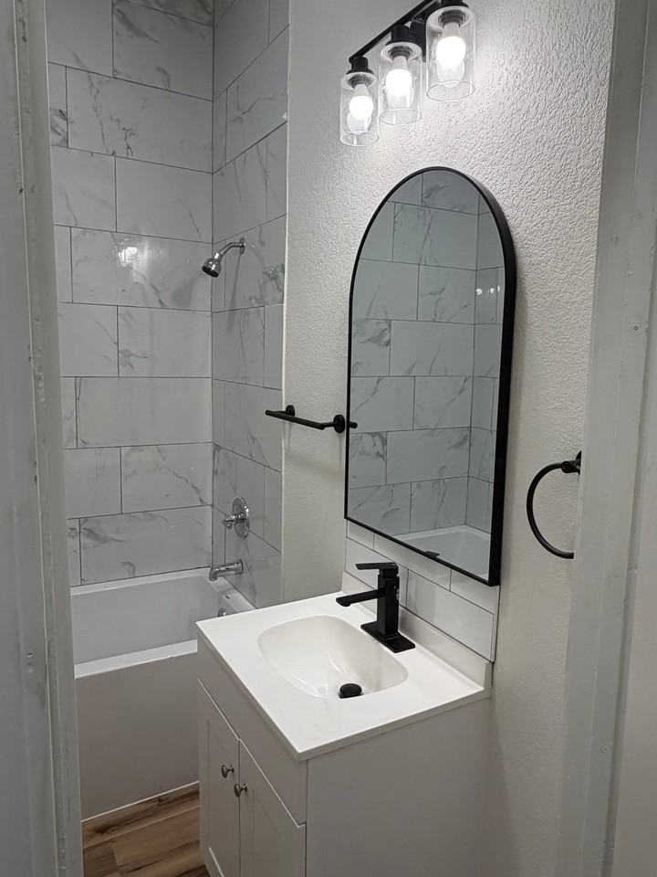 404 E Ross Ave - Photo 3 of 10