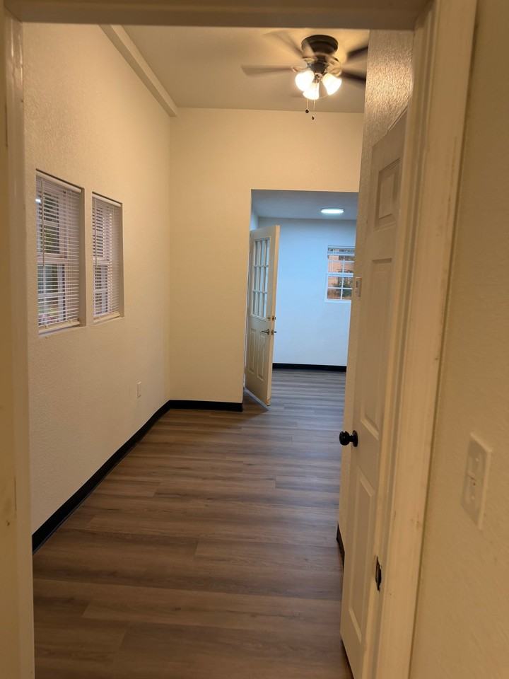 404 E Ross Ave #A - Photo 6 of 10
