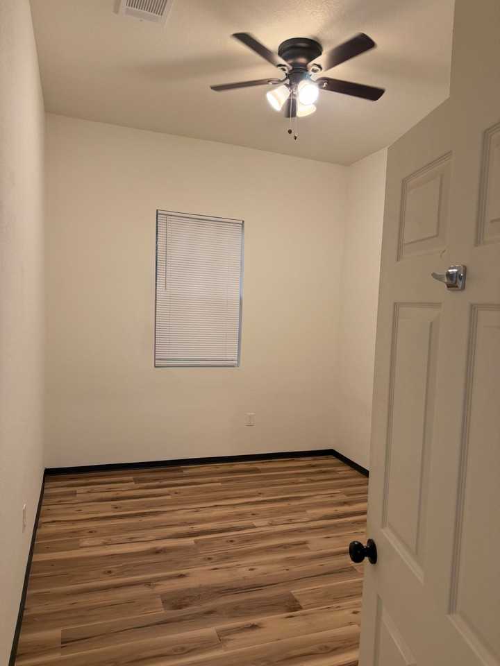 404 E Ross Ave #A - Photo 7 of 10