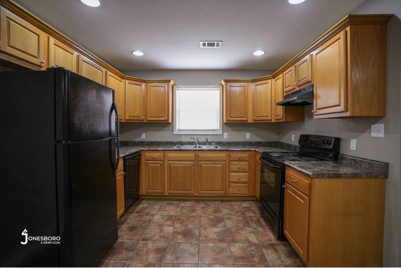 1511 Medallion Cir - Photo 3 of 12