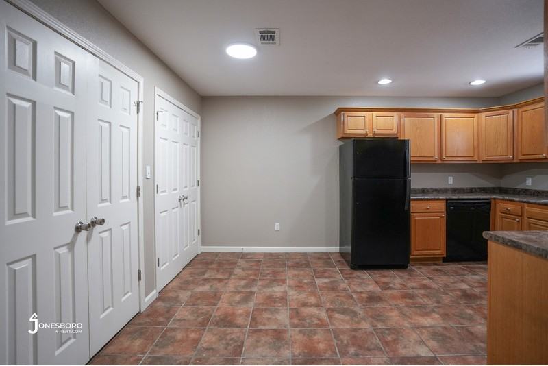 1511 Medallion Cir - Photo 4 of 12
