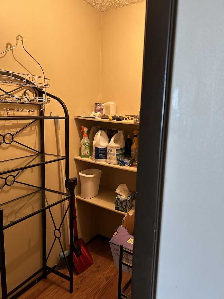 3610 43 Ave Nw - Photo 3 of 9