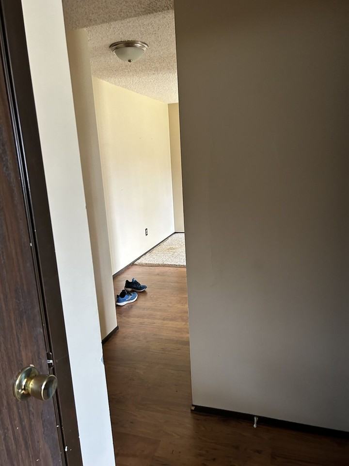 3610 43 Ave Nw - Photo 4 of 9