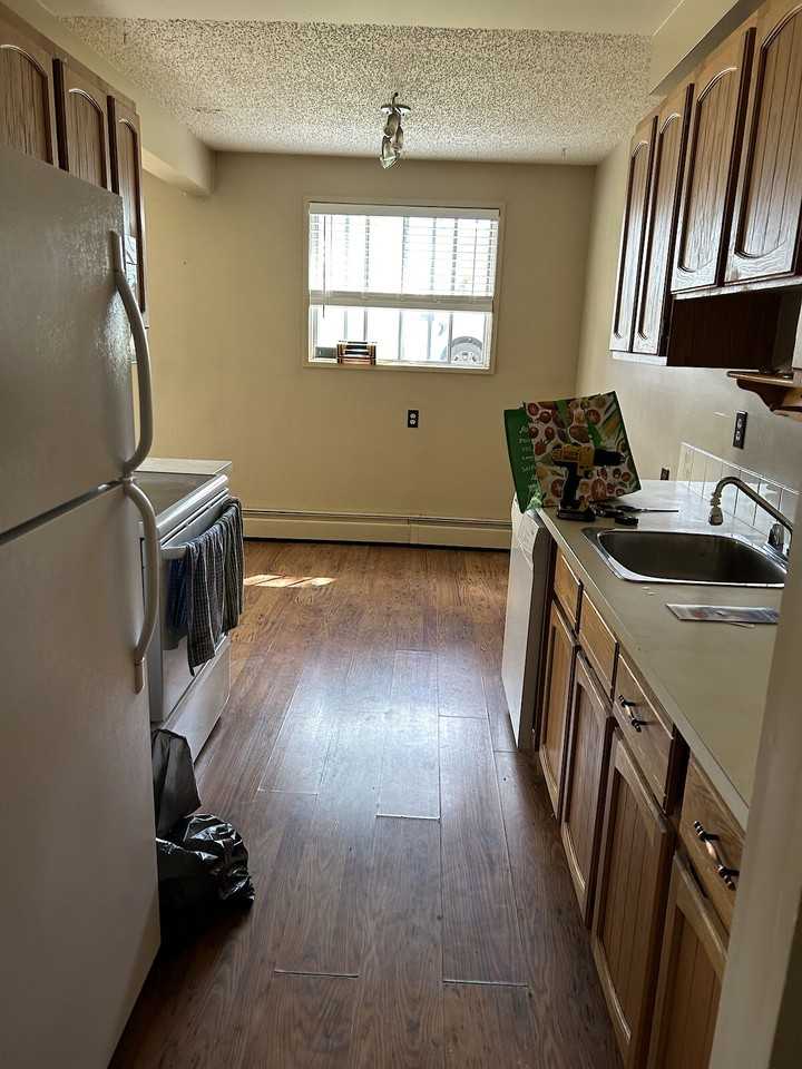 3610 43 Ave Nw - Photo 6 of 9